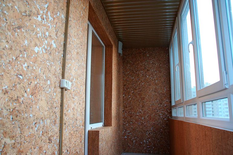 Отделка стен балкона декоративной штукатуркой Отделка стен балкона декоративной штукатуркой