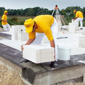 Установка бетонной плиты