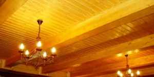 Как сделать потолки в деревянном доме своими руками