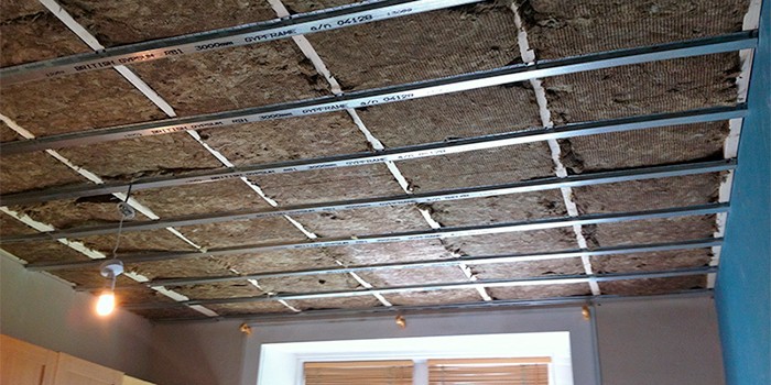 Изоляция потолка в квартире и в доме: шумоизоляция, теплоизоляция, устройство и монтаж